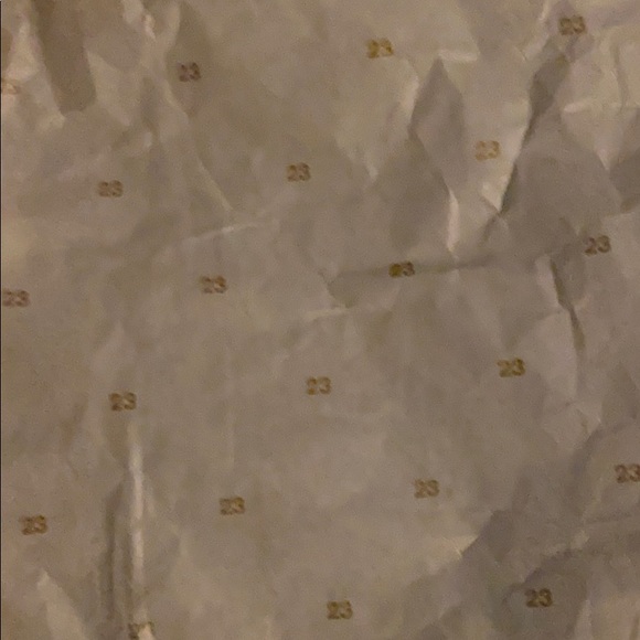 Sneaker reseller - Picture 3 of 5